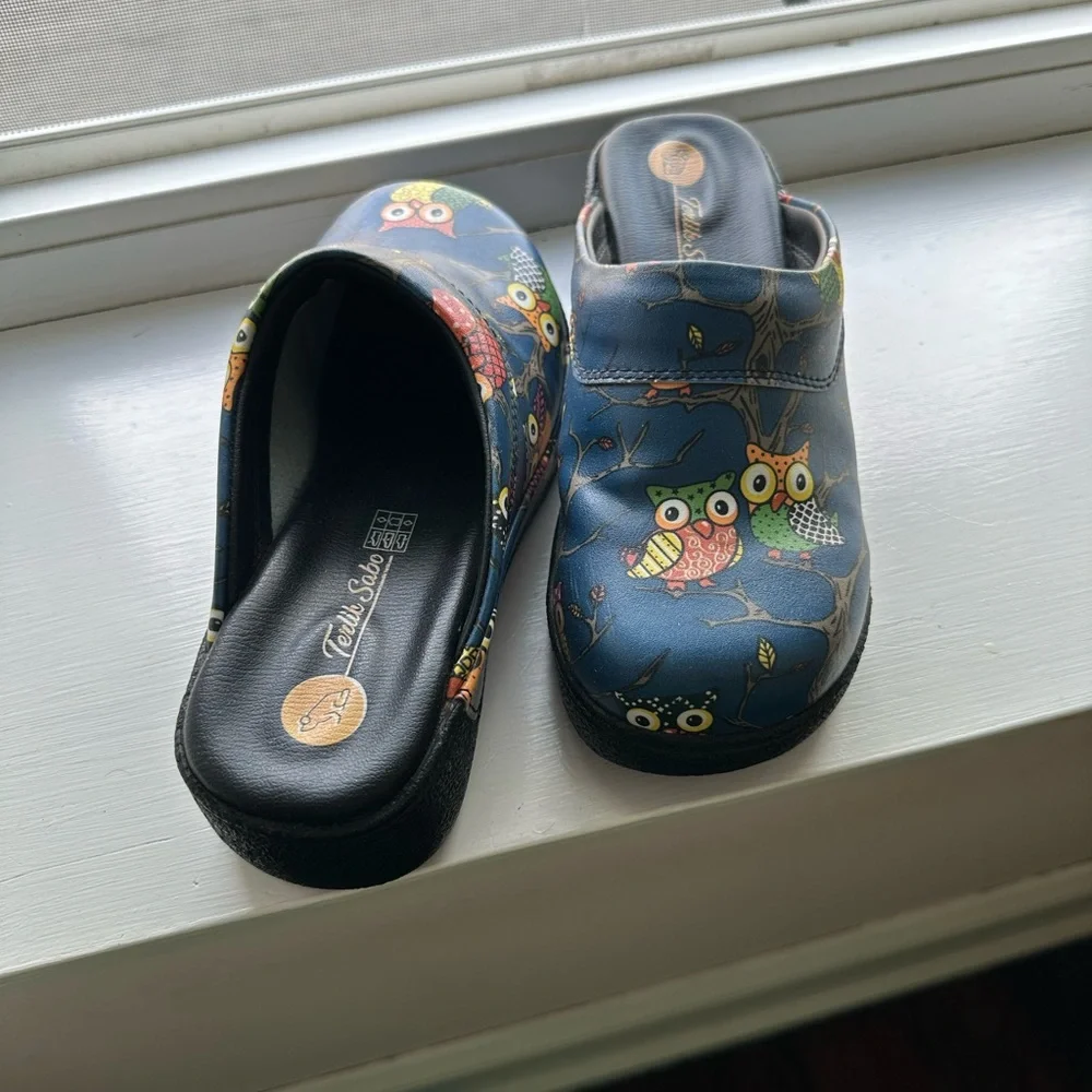 Clogs - Picture 3 of 5